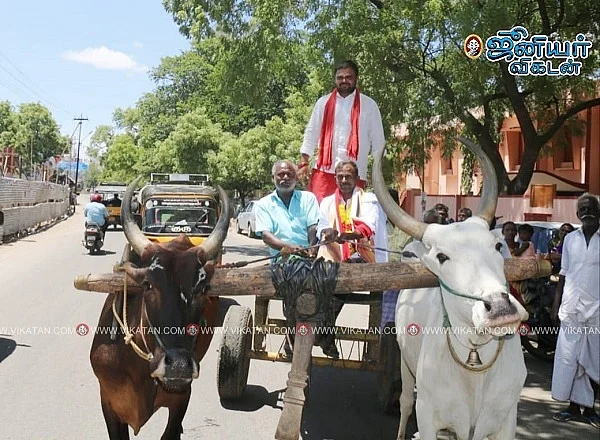 வேட்புமனு தாக்கல் செய்த கார்த்திக்