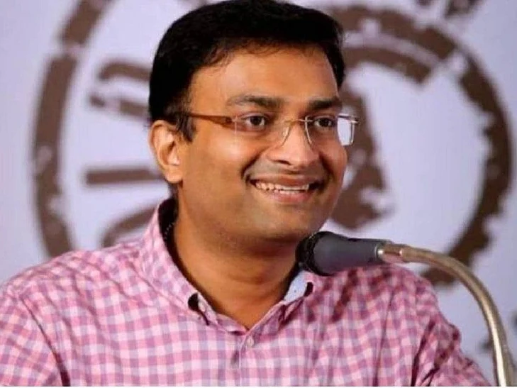 பெண் நிருபருக்கு ஆபாச மெசேஜ்; ஐ.ஏ.எஸ் அதிகாரி மீது வழக்கு பதிவு செய்த கேரள போலீஸ்!
