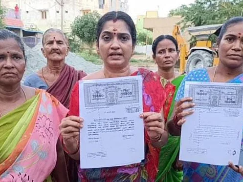 பெரியபாளையம்: பாதையை ஆக்கிரமித்து வேலி! - தலைமைக் காவலர்மீது காவல் நிலையத்தில் புகார்