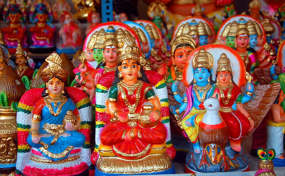 குழந்தை புத்தர், கிருஷ்ண லீலை, விவசாயி; கண்ணைக்கவரும் வண்ணமயமான நவராத்திரி கொலு பொம்மைகள்!