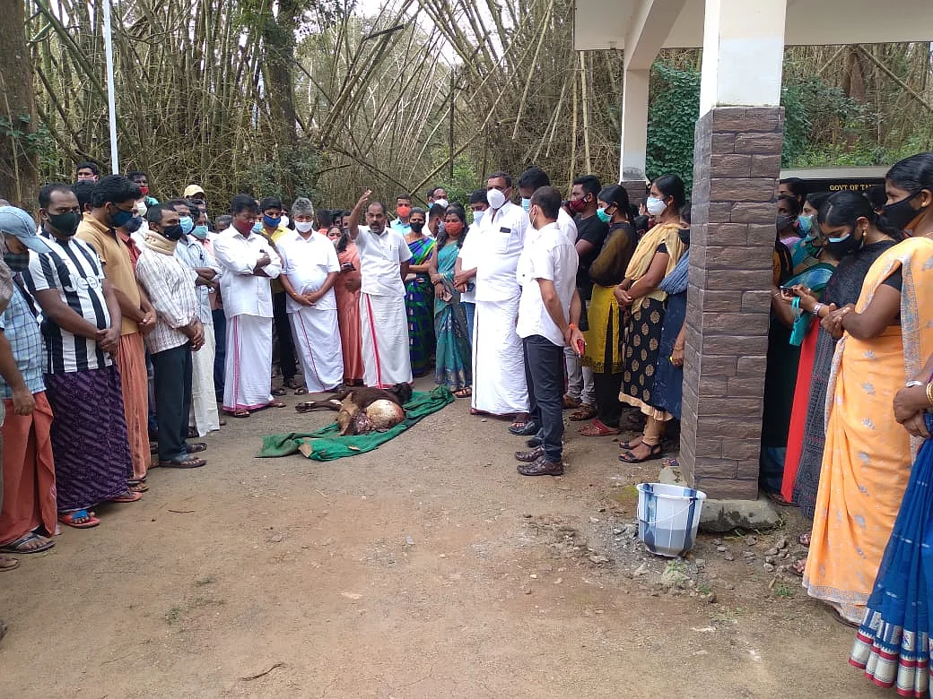 முற்றுகையிட்ட மக்கள்