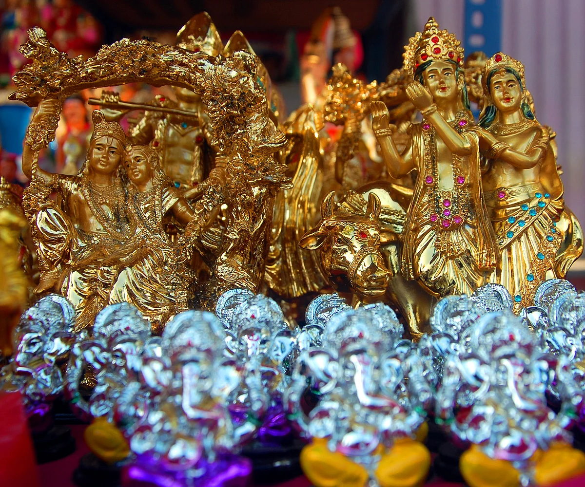 குழந்தை புத்தர், கிருஷ்ண லீலை, விவசாயி; கண்ணைக்கவரும் வண்ணமயமான நவராத்திரி கொலு பொம்மைகள்!