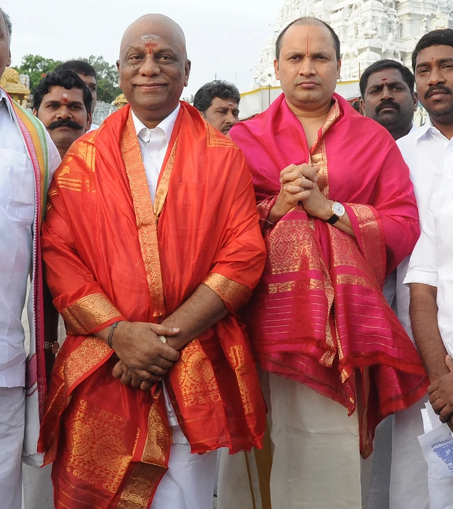 யாருக்கு ‘ரெட்’ சிக்னல்... ஏன் வந்தது நோட்டீஸ்?