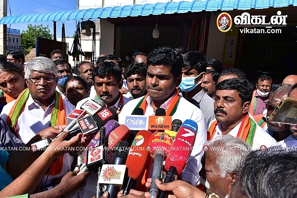 பேட்டியளிக்கும் அண்ணாமலை