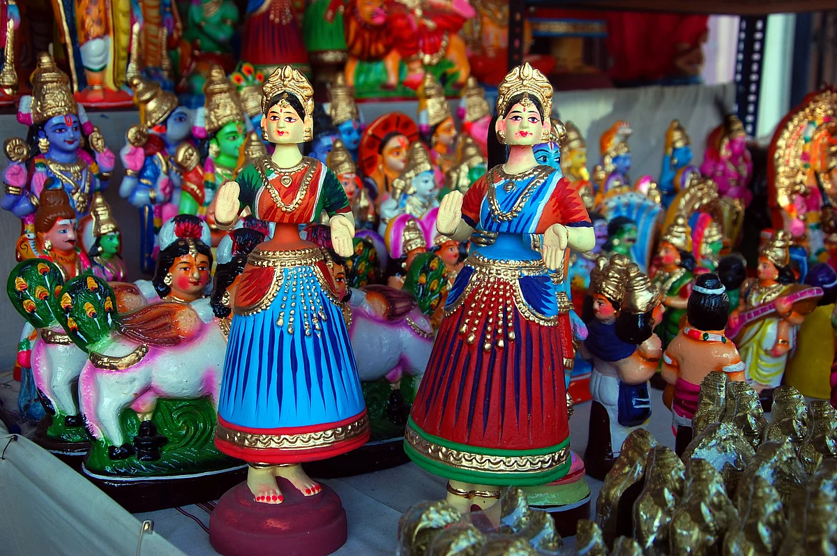 குழந்தை புத்தர், கிருஷ்ண லீலை, விவசாயி; கண்ணைக்கவரும் வண்ணமயமான நவராத்திரி கொலு பொம்மைகள்!