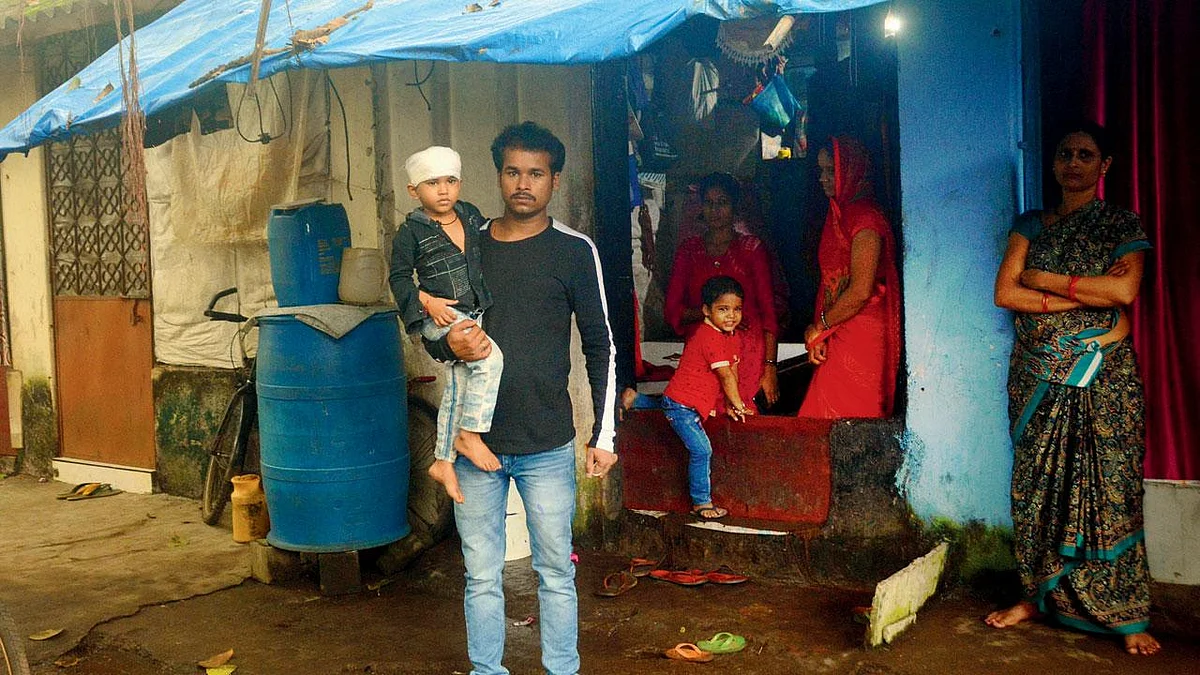சிறுத்தையிடமிருந்து மீட்கப்பட்டட சிறுவனுடன் வினோத்