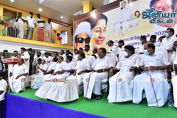 அதிமுக ஆலோசனைக் கூட்டம்