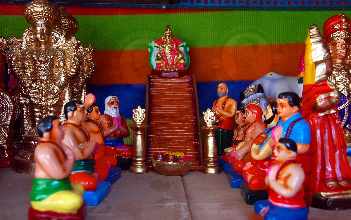 குழந்தை புத்தர், கிருஷ்ண லீலை, விவசாயி; கண்ணைக்கவரும் வண்ணமயமான நவராத்திரி கொலு பொம்மைகள்!