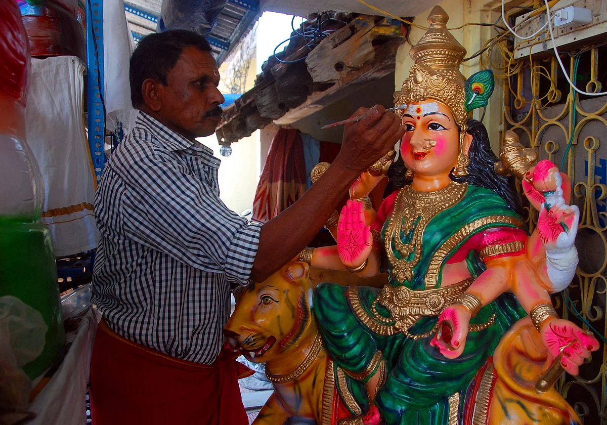 குழந்தை புத்தர், கிருஷ்ண லீலை, விவசாயி; கண்ணைக்கவரும் வண்ணமயமான நவராத்திரி கொலு பொம்மைகள்!