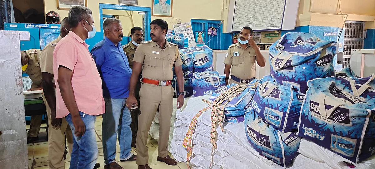 போலீஸார்
