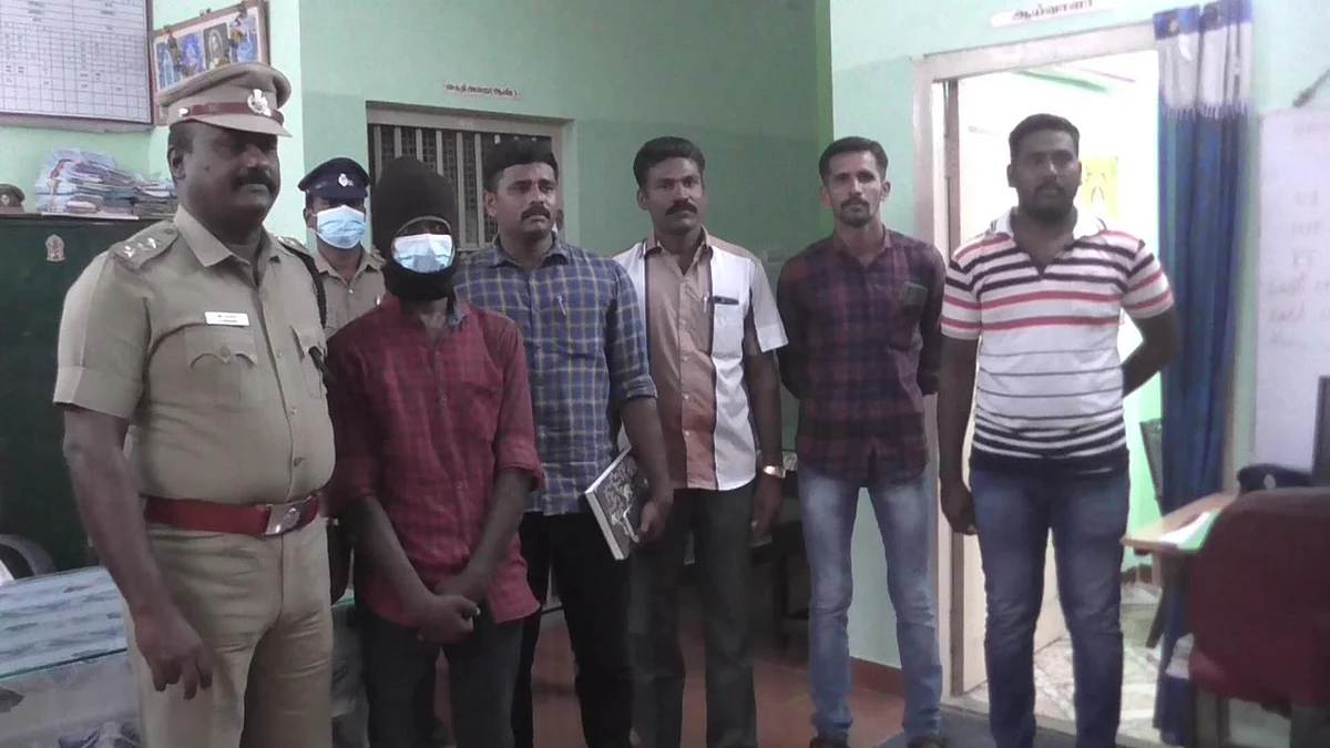 முருகனை கைது செய்த போலீஸார்