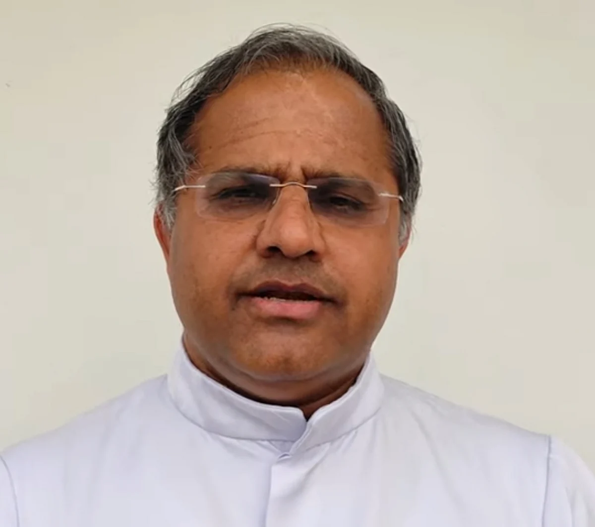 மன்னிப்புக் கேட்டு வீடியோ வெளியிட்ட பாதிரியார் றோய் கண்ணஞ்சிரா