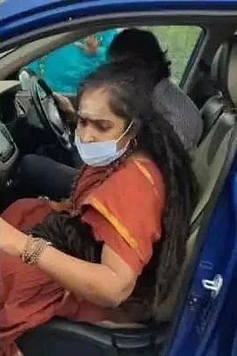 நித்தி ஆசிரம பக்தை