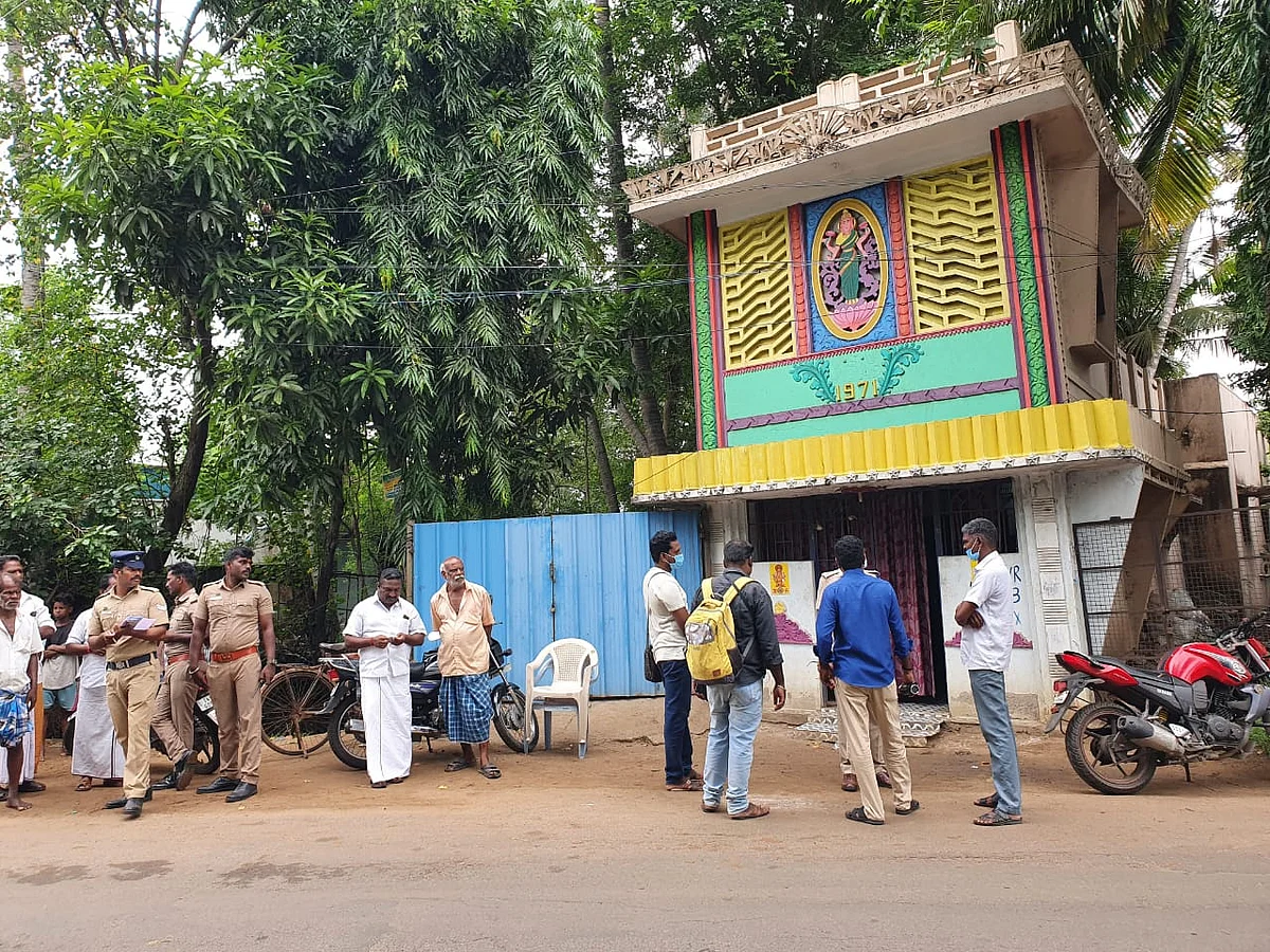 கொள்ளை நடந்த வீடு