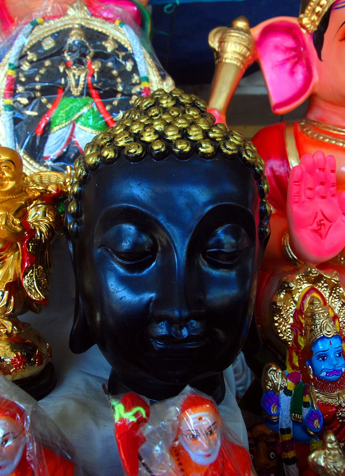 குழந்தை புத்தர், கிருஷ்ண லீலை, விவசாயி; கண்ணைக்கவரும் வண்ணமயமான நவராத்திரி கொலு பொம்மைகள்!