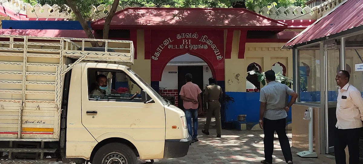 காய்கறி ஏற்றிவந்த லோடு ஆட்டோ