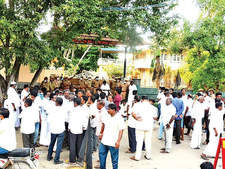 ஹைடெக் ஹோட்டல்கள்... வெளிநாடுகளில் சொத்துகள்... கே.சி.வீரமணியை மையம் கொண்ட ரெய்டு புயல்!
