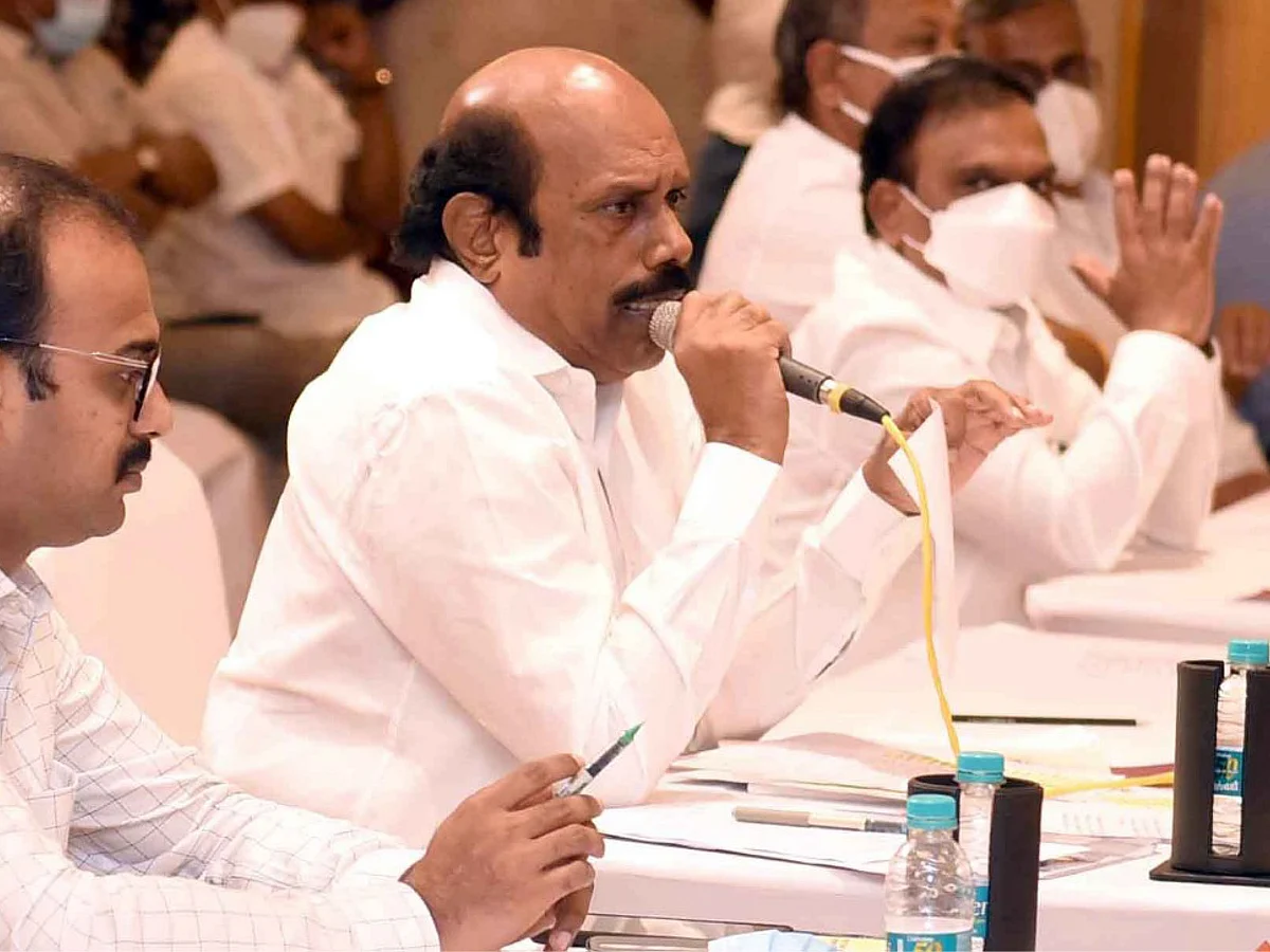 மிஸ்டர் கழுகு: டெல்லி அசைன்மென்ட்... கண்காணிப்பில் ஆளுந்தரப்பு வாரிசுகள்!