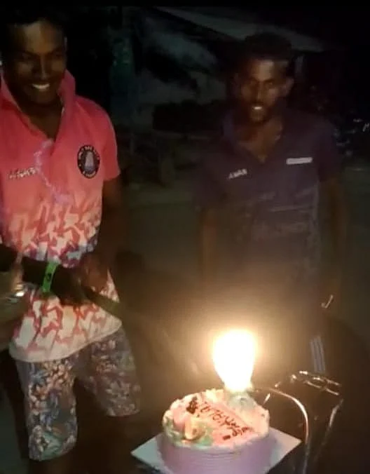 அரிவாளால் கேக் வெட்டிய கலைச்செல்வன்