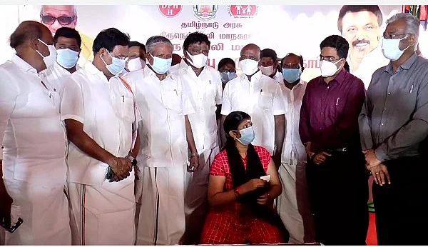 தடுப்பூசி மையத்தில் அமைச்சர் மா.சுப்பிரமணியன்