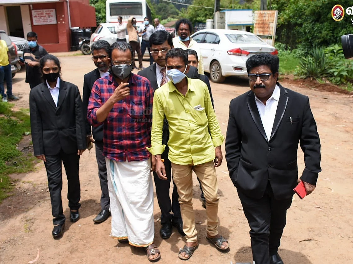 கொடநாடு வழக்கு: கேரளாவிலிருந்து வந்து ஆஜரான சந்தோஷ் சாமி, மனோஜ் சாமி! - வேகம் பெறும் விசாரணை