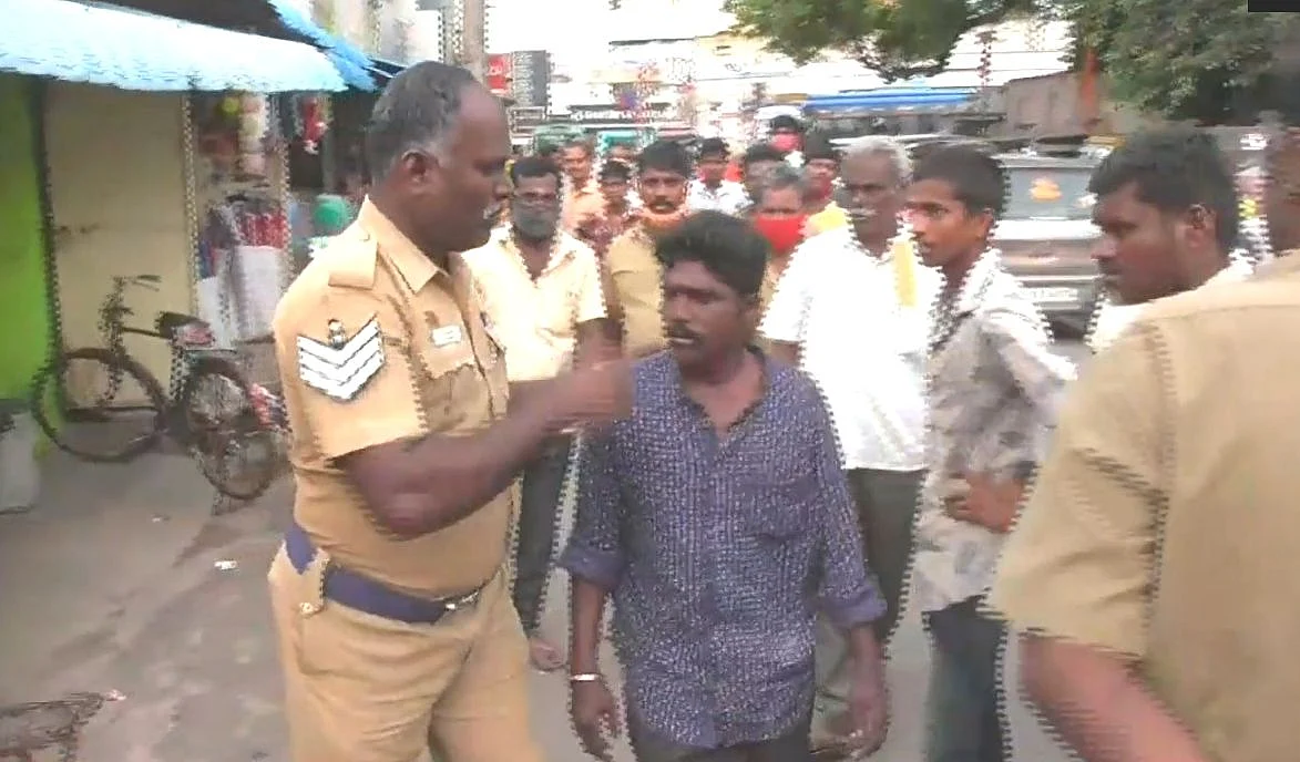 ஒருவழியாக ஏட்டுவிடம் சிக்கிய இளைஞர்