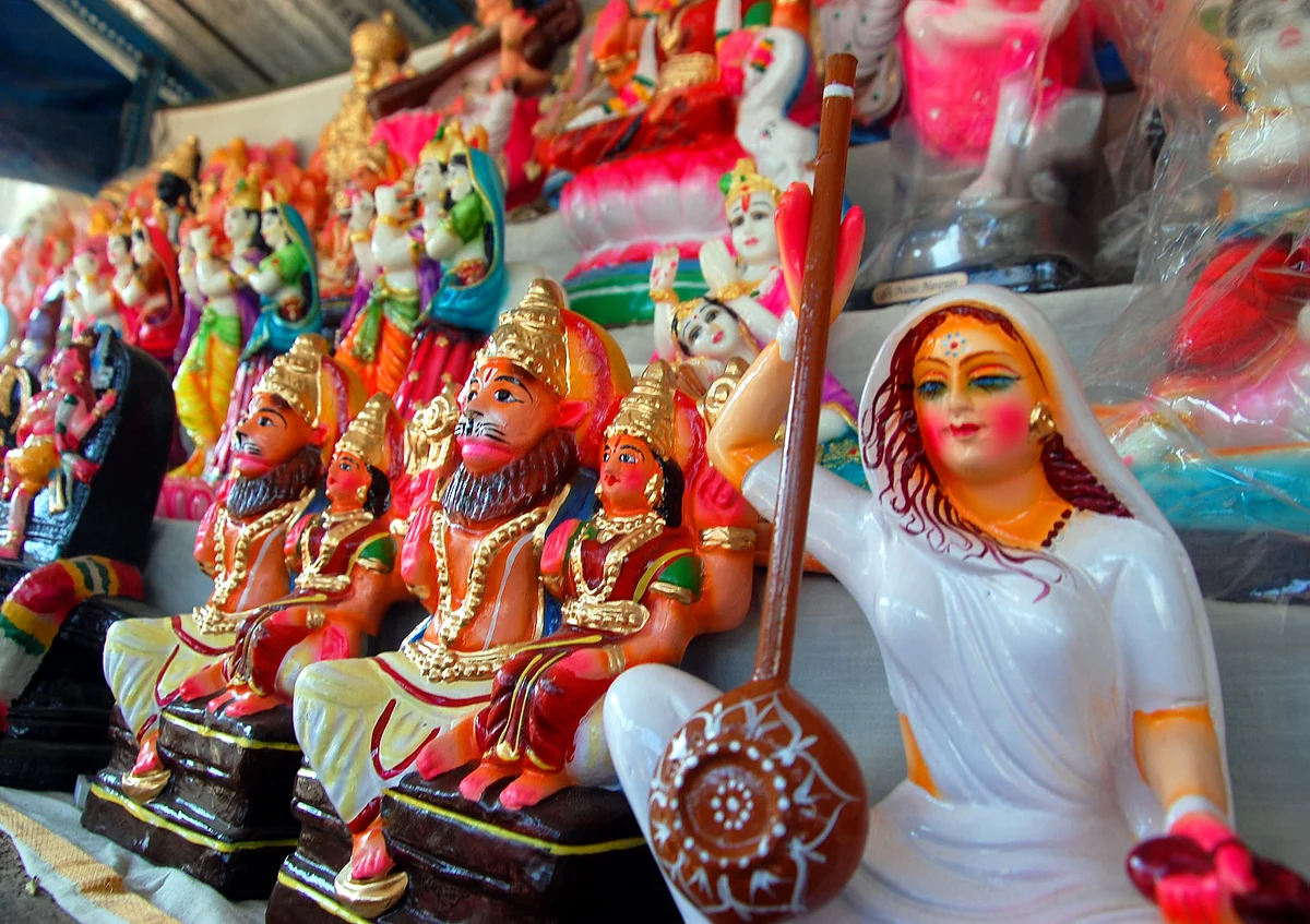 குழந்தை புத்தர், கிருஷ்ண லீலை, விவசாயி; கண்ணைக்கவரும் வண்ணமயமான நவராத்திரி கொலு பொம்மைகள்!