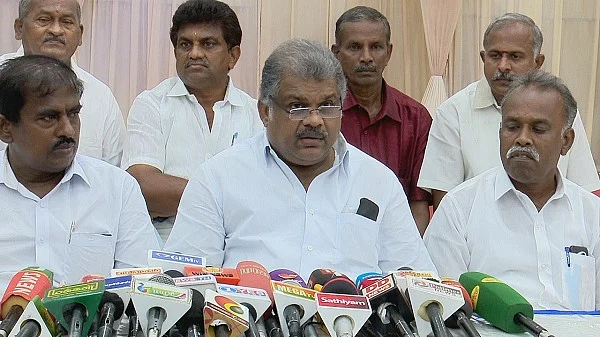 பேட்டியளிக்கும் ஜி.கே.வாசன்