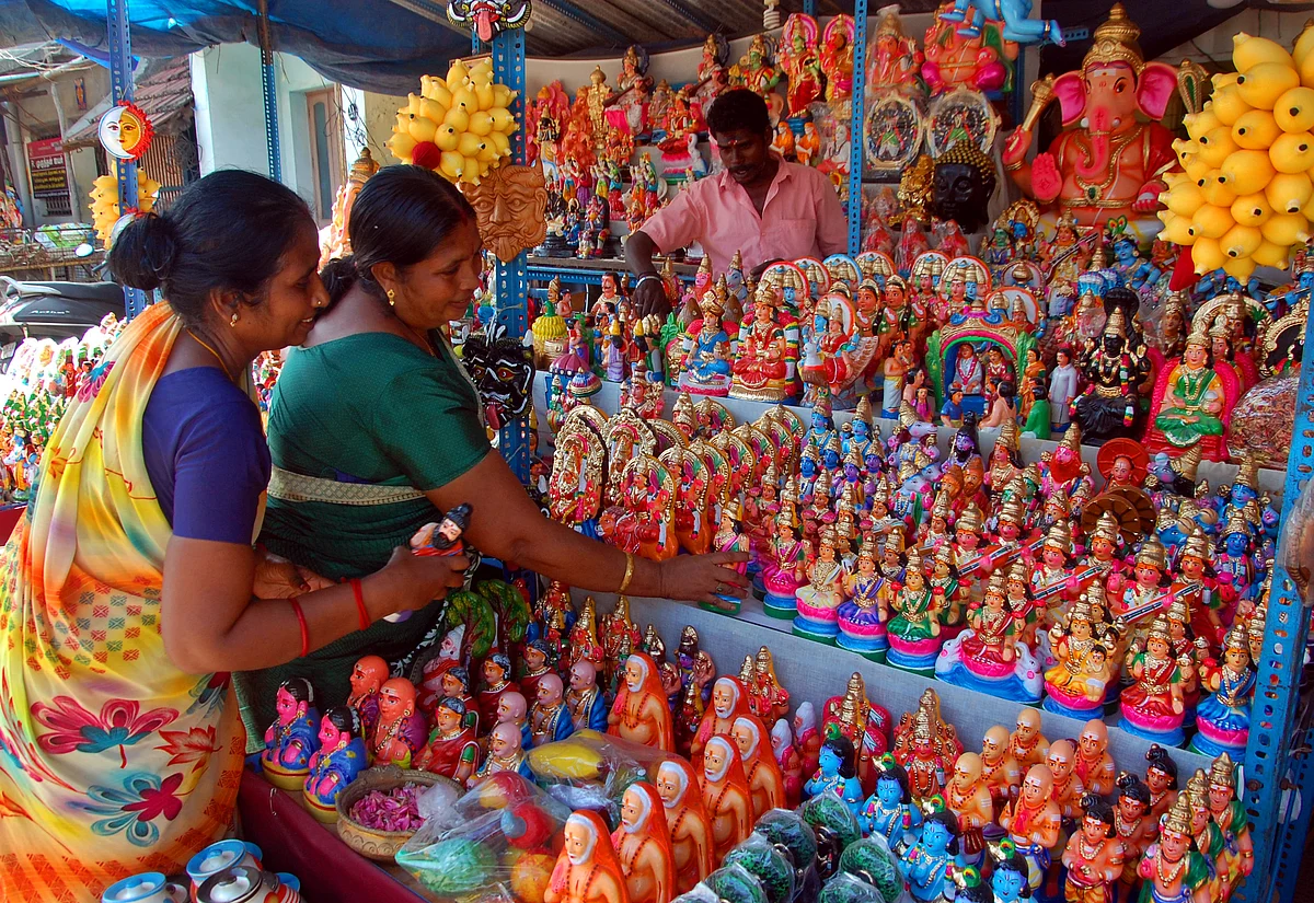 குழந்தை புத்தர், கிருஷ்ண லீலை, விவசாயி; கண்ணைக்கவரும் வண்ணமயமான நவராத்திரி கொலு பொம்மைகள்!