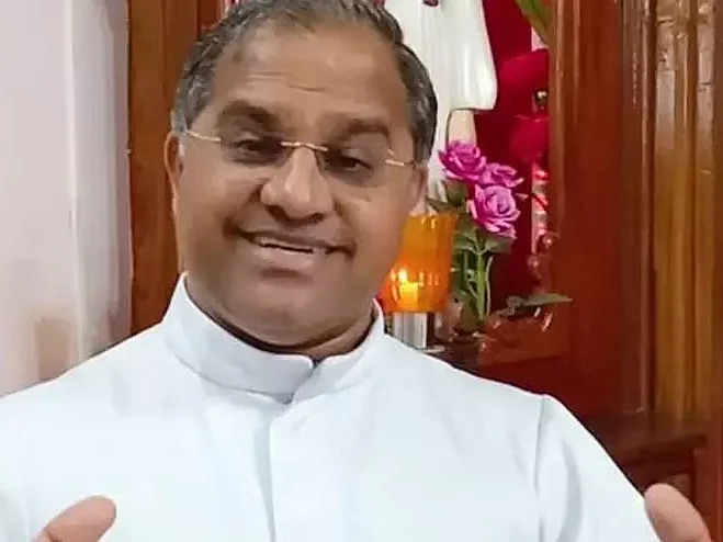 கேரள பாதிரியாரின் திருமணம் குறித்த சர்ச்சைப் பேச்சும் மன்னிப்பும்! - நடந்தது என்ன?