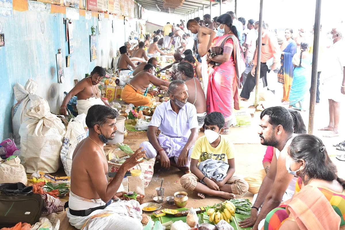 மண்டபப் படித்துறை