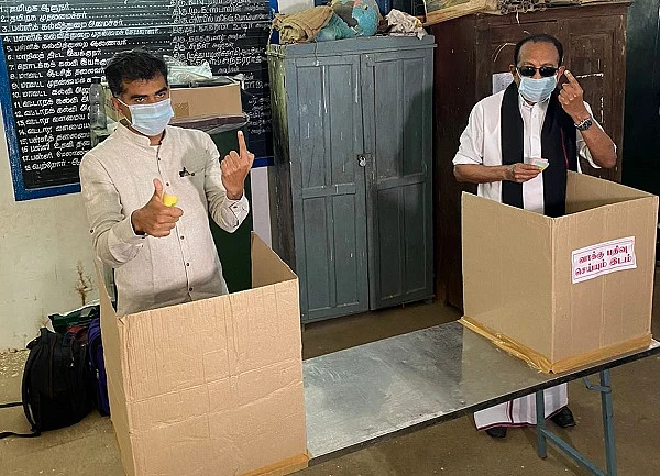 வாக்களித்த துரை வைகோ மற்றும் வைகோ