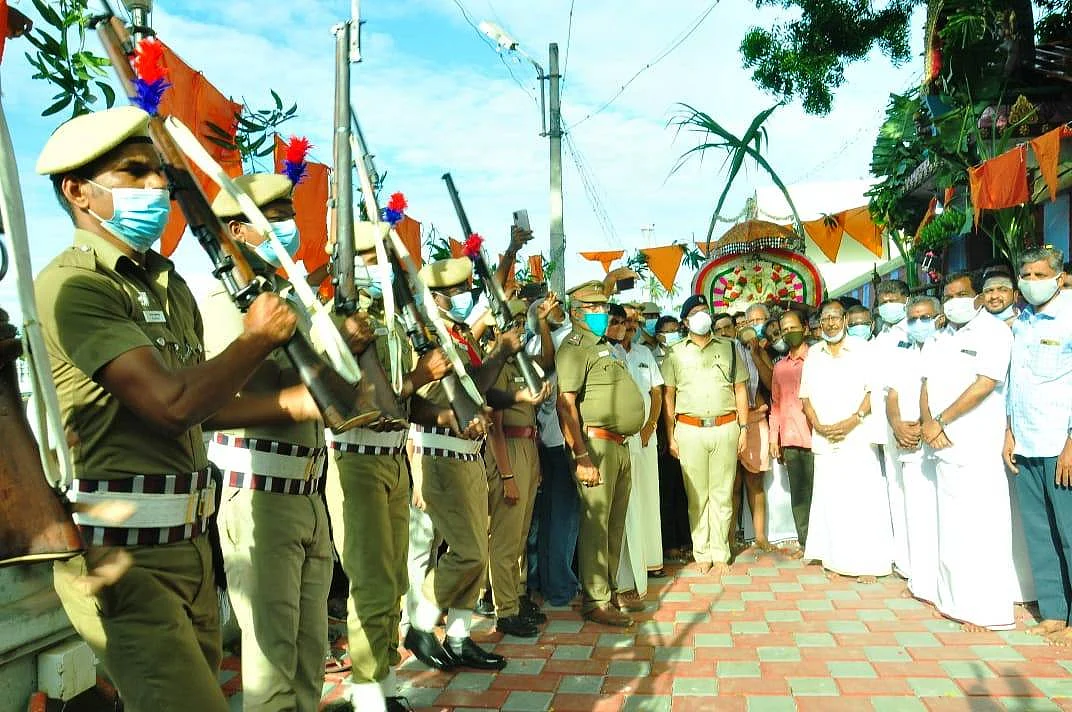 தமிழக-கேரள ஒற்றுமையை பறைசாற்றும் பத்மநாபபுரம் அரண்மனை நவராத்திரி விழா சுவாமி புறப்பாடு!