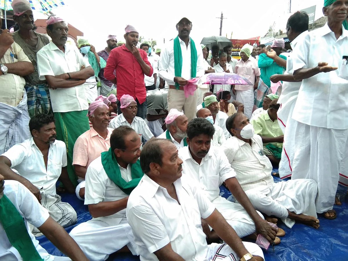 விவசாயிகள் சாலை மறியல்