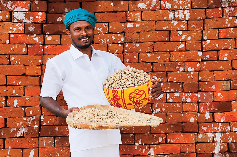நிலக்கடலையுடன்