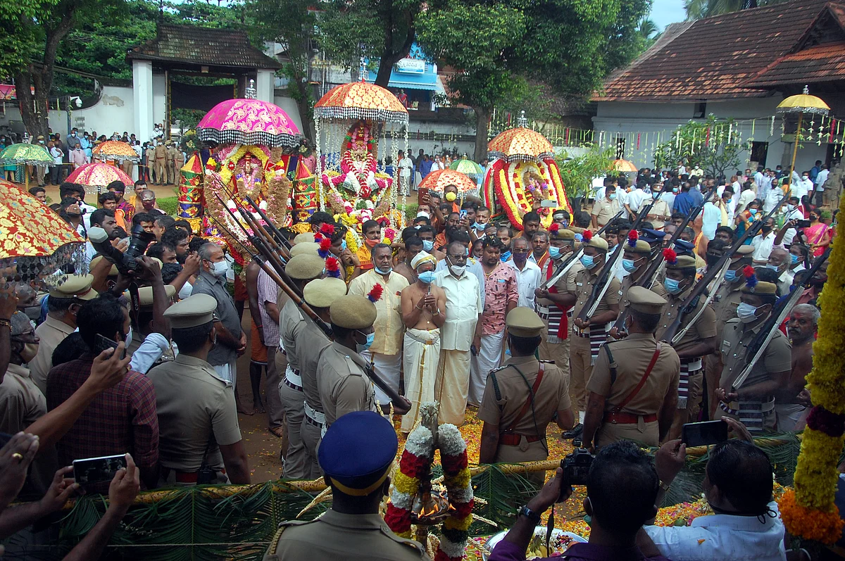 தமிழக-கேரள ஒற்றுமையை பறைசாற்றும் பத்மநாபபுரம் அரண்மனை நவராத்திரி விழா சுவாமி புறப்பாடு!