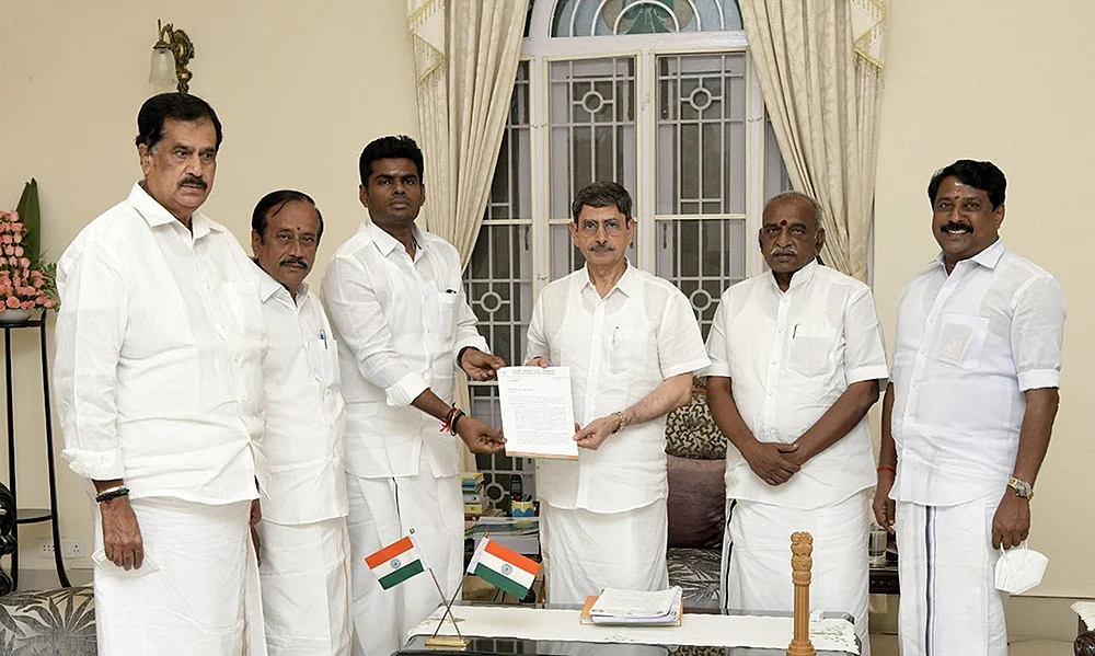அமைதியோ... அமைதி! - பா.ஜ.க - ஆளுநர் சந்திப்பில் நடந்தது என்ன?