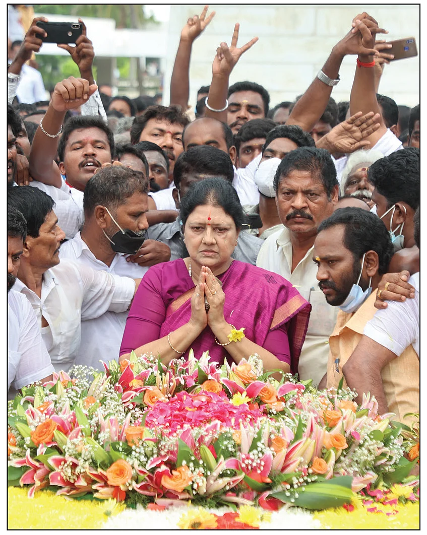 ஆளுக்காளு நாட்டாமை! - அட்டைக்கத்திப் போர்