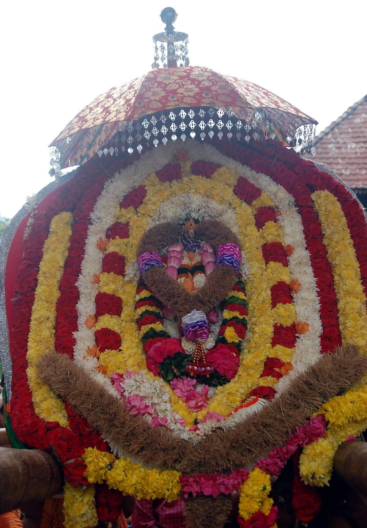 தமிழக-கேரள ஒற்றுமையை பறைசாற்றும் பத்மநாபபுரம் அரண்மனை நவராத்திரி விழா சுவாமி புறப்பாடு!