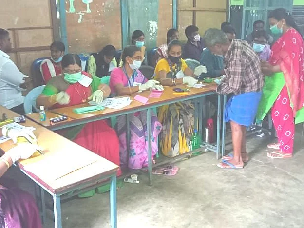 வாக்குப்பதிவு மந்தம்; ஆர்வம் காட்டாத மக்கள்! - ஒருங்கிணைந்த வேலூர் மாவட்ட நிலவரம்