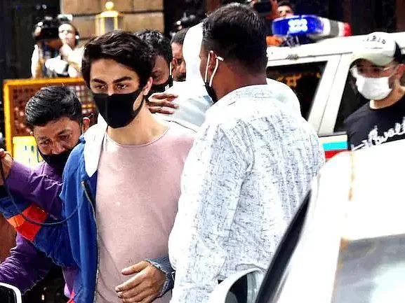 ஆர்யன் கான் : நீதிமன்றம் விதித்த 14 நிபந்தனைகள் என்னென்ன? ஜாமீனுக்கு உத்தரவாதம் கொடுத்த நடிகை!