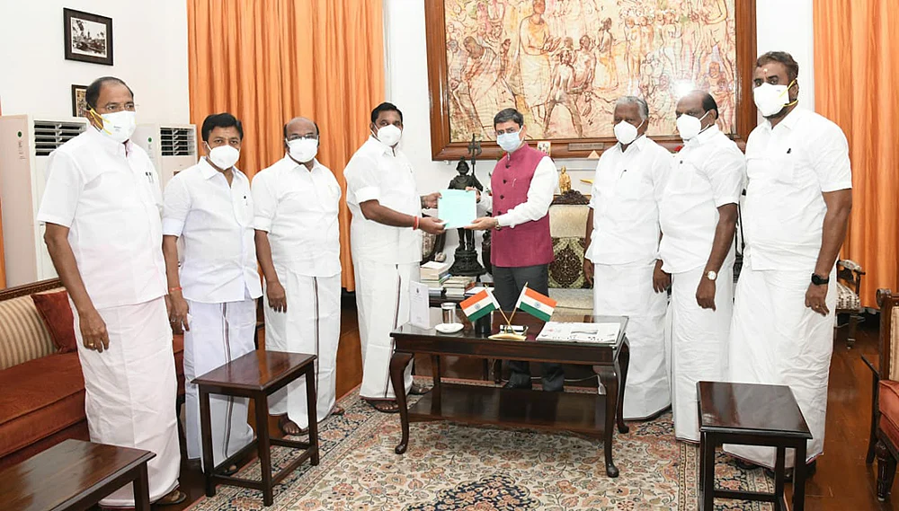 மிஸ்டர் கழுகு: ‘அண்ணாத்த’ படத்துக்கு அட்வான்ஸ்... அரண்டுபோன தியேட்டர் உரிமையாளர்கள்!