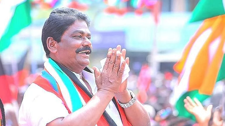மாவட்டச் செயலாளர் தேவராஜி