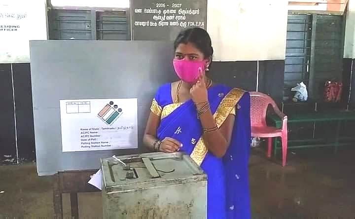 நாயக்கனேரி ஊராட்சித் தலைவர் பதவி; பட்டியல் சமூகப் பெண் பதவி ஏற்க இடைக்காலத் தடை- உயர்நீதிமன்றம் 