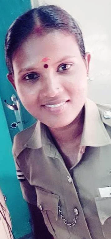 பெண் காவலர்