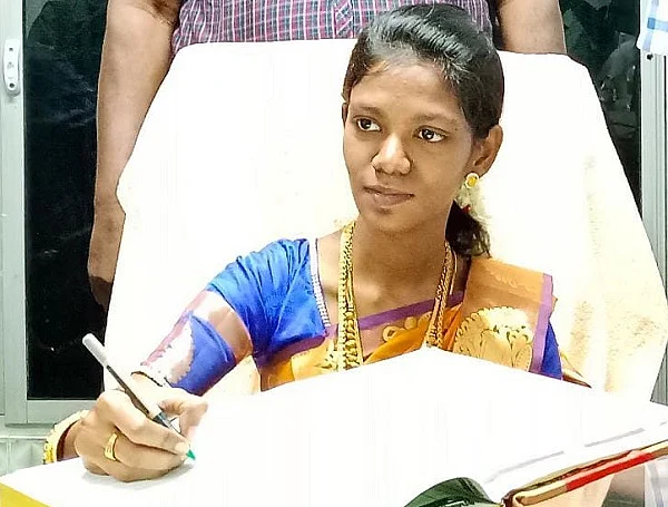 இளம் யூனியன் சேர்மன் ஸ்ரீலேகா அன்பழகன்