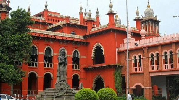 `குயின்ஸ் லேண்ட் பஞ்சாயத்து' -
முட்டி மோதிய காங்கிரஸ் எம்.எல்.ஏ; கறார் காட்டிய அமைச்சர் சேகர் பாபு