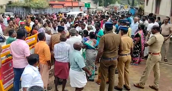 கூட்டம் திரண்டதால் போலீஸ் குவிப்பு