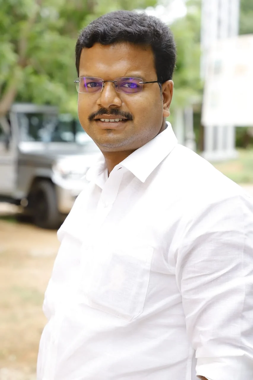 முன்னாள் எம்.எல்.ஏ மகன் இளங்கோ