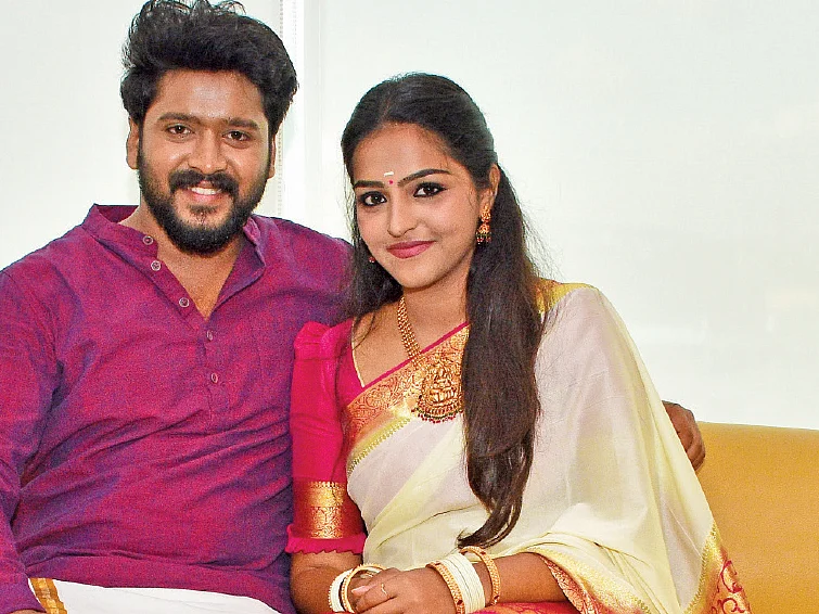 “இன்னும் காதலை வீட்டில் சொல்லலை!”